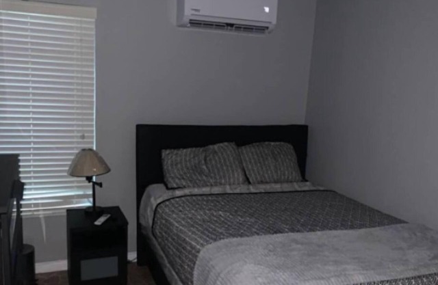 Cozy condo in fabulous Freeport with AC