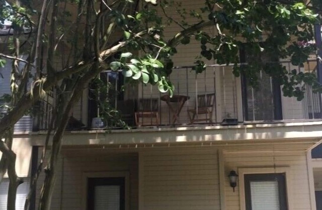 COZY Condo in Parklike Setting - GREAT location!!