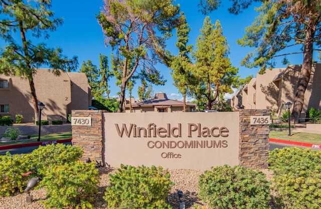 Cozy Condo in Scottsdale with Massage Chair
