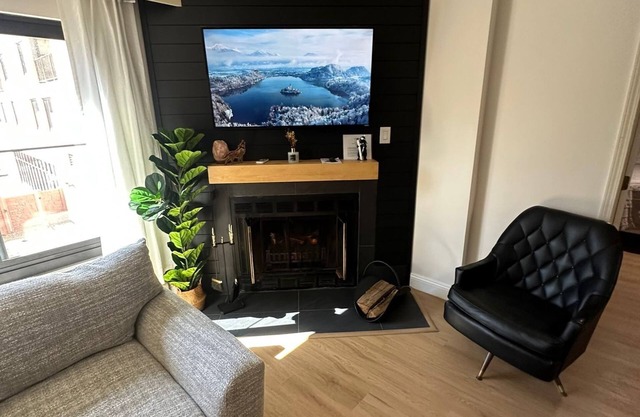 Cozy condo in silver creek,Ski-in/out,4 beds,2BD, 2BATH, HOT TUB.