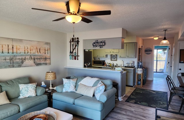 Cozy condo located one block from Carolina Beach and Freeman Park.