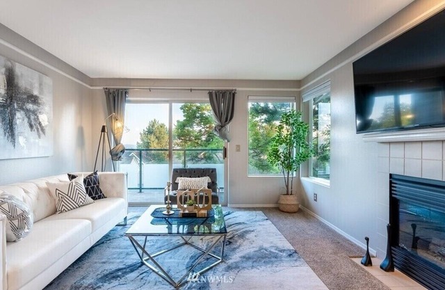 Cozy condo near Seattle airport and shopping