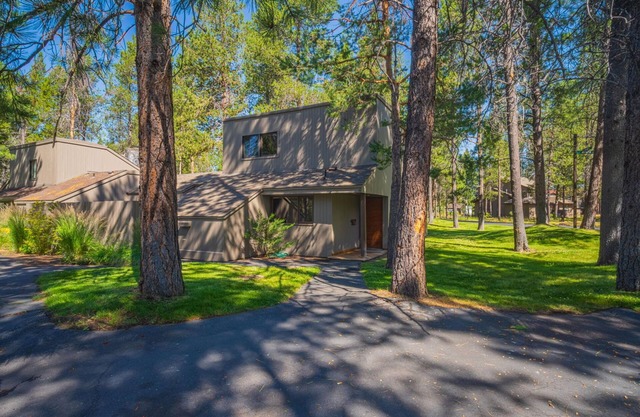 Cozy Condo Near the VIllage