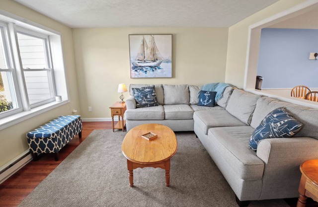 Cozy Condo Steps to Pier, Beach & Fun