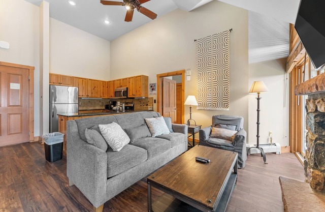 Cozy Condo w/ Fireplace, Reading Nook & Private Balcony, Short Walk to Slopes