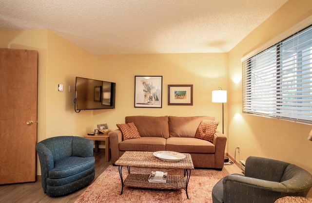 Cozy condo w/great location by Flathead Lake - Cozy Marina Cay Getaway