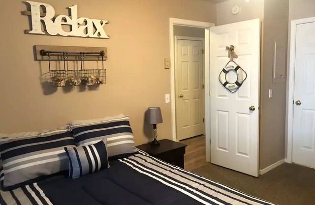 Cozy Condo w/ pool & gym in prime McCall location
