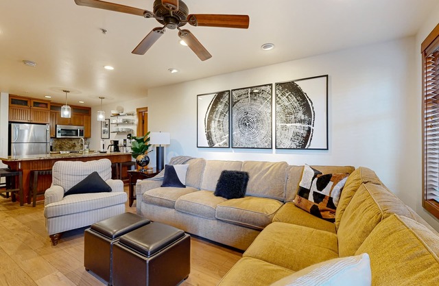 Cozy condo w/ shared hot tub & pool, foosball, near ski lifts