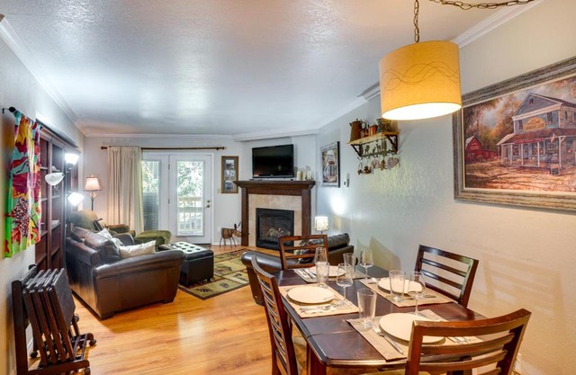 Cozy Condo with Fireplace - Near Brian Head Resort!