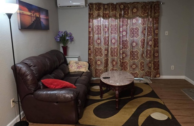Cozy Condo1
