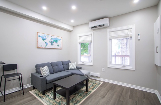 Cozy & contemporary Downtown Gem | Entire 1BR/1BR with 1 parking space