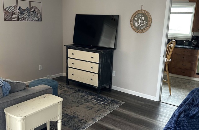 Cozy Convenience, walking distance to nearly everything. Pet-Friendly!