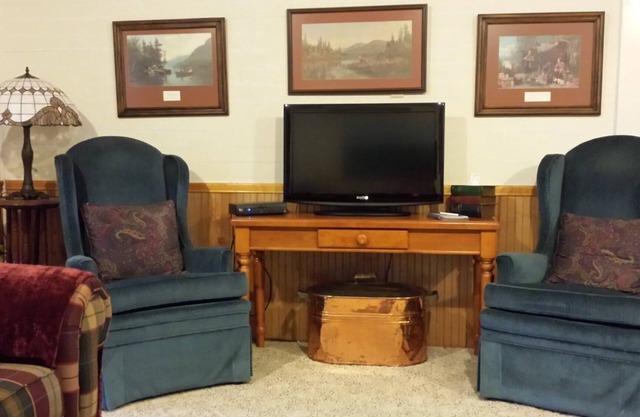 Cozy converted barn with beautiful lake view and adjacent to resort amenities.