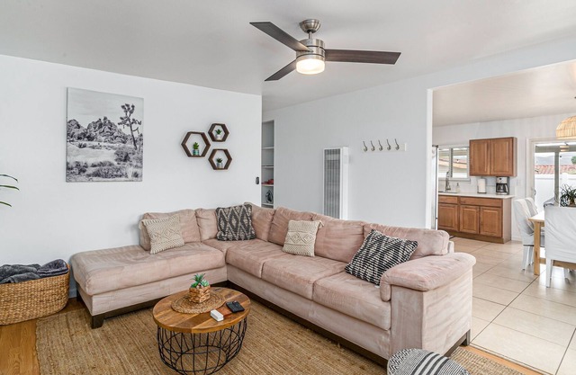 Cozy, Cool, Casa w/ WiFi, King Bed & Private Patio
