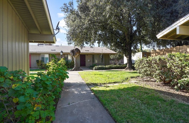 Cozy Corner Condo - Modesto