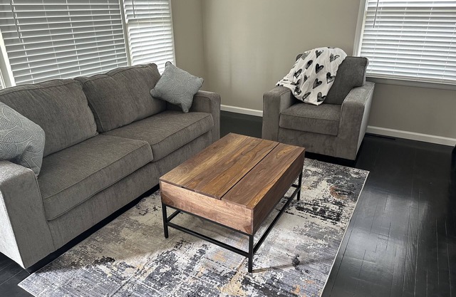Cozy Corner House 9 min walk from Indianapolis Motor Speedway!