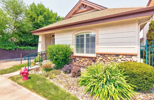 Cozy Corner House by the Boise Greenbelt, Fairgrounds, Revolution Concert House.