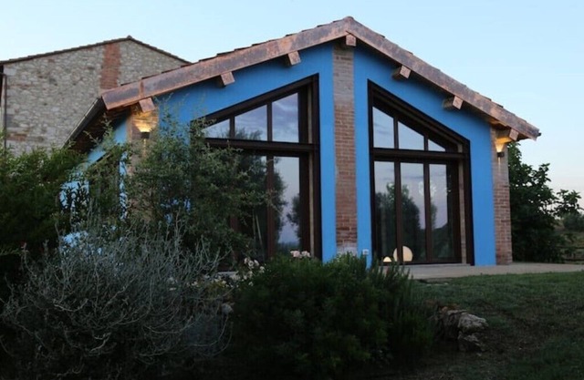 Cozy cottage surrounded by greenery 25 minutes from the beach