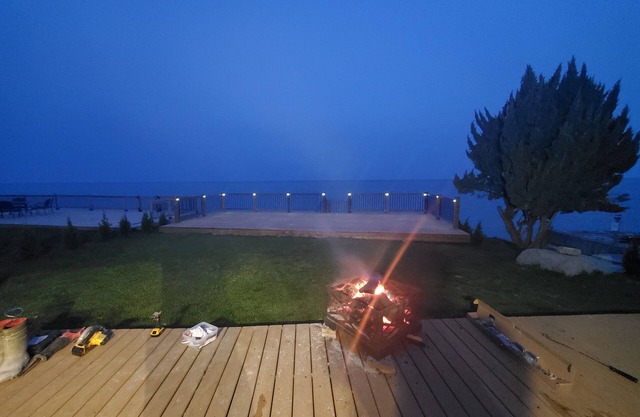Cozy cottage 1.5hrs from Toronto. Steps to private waterfront, lake facing deck.