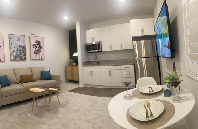Cozy cottage. 1 bedroom 1 bath
