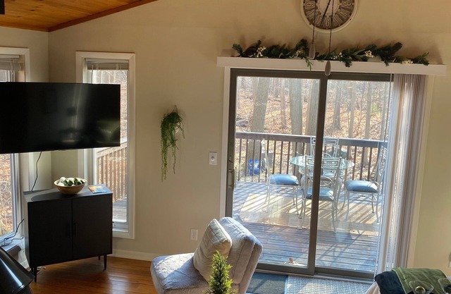 Cozy Cottage 5 minutes to Saugatuck with Wood Stove