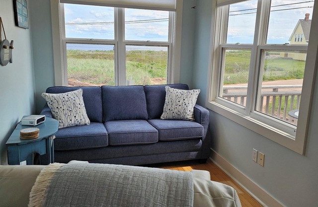Cozy Cottage 50 meters from the Ocean