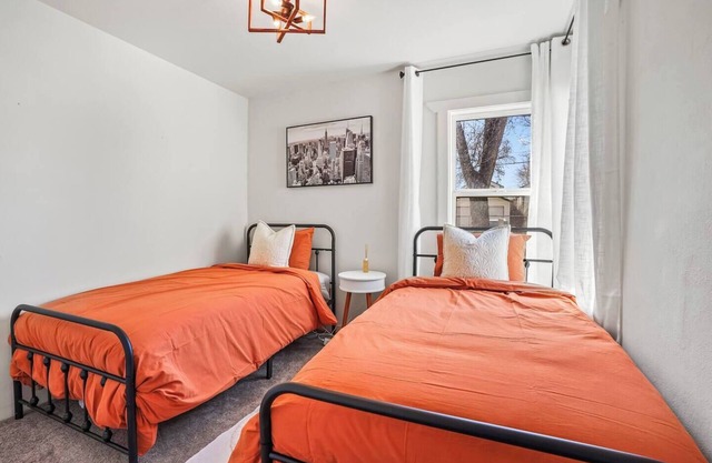 Cozy Cottage 6 Mins to DT Boise sleeps 5-6