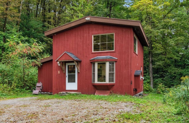 Cozy Cottage at Cold Moon Farm!