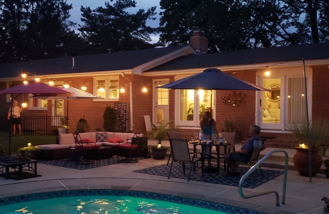 Cozy Cottage by the water - Private courtyard and inground pool