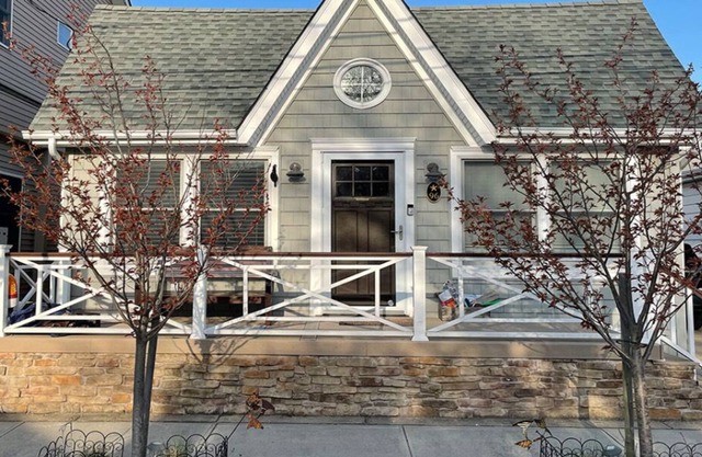 Cozy Cottage by the Beach at the Point!