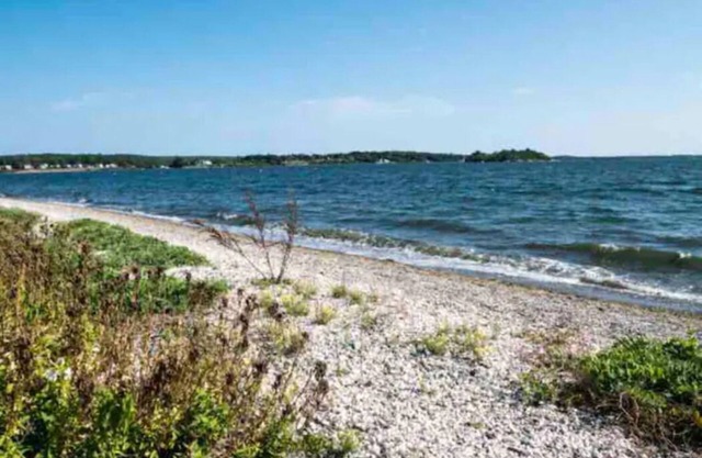 Cozy Cottage By Water and Near Downtown Newport