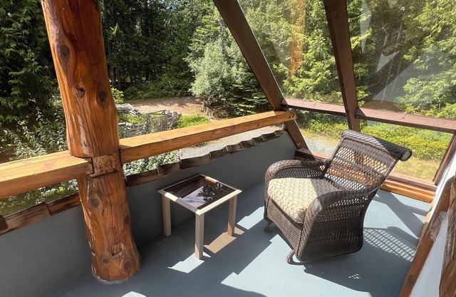 Cozy cottage in the woods, 11 minutes drive from town