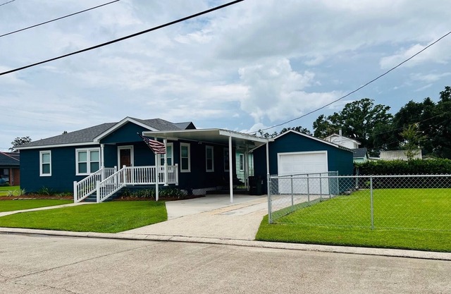 Cozy Cottage - Centrally Located