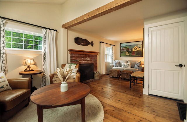 Cozy cottage -Close to Downtown Camden!