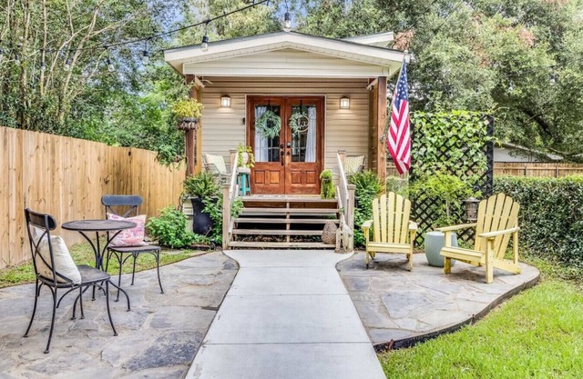 Cozy Cottage · Cozy tiny house living w/ beautiful courtyard