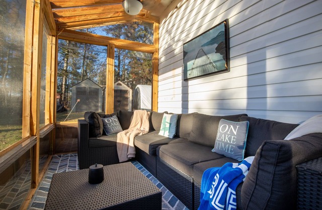 Cozy Cottage Family Getaway - 8 min drive from Bancroft