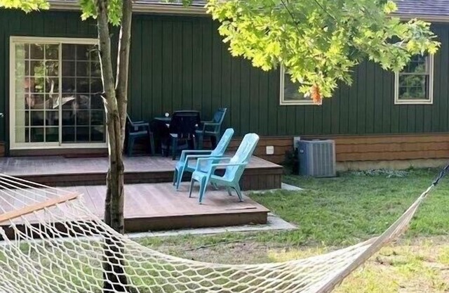 Cozy cottage home close to nature includes game room, fitness equip, & Hot Tub.