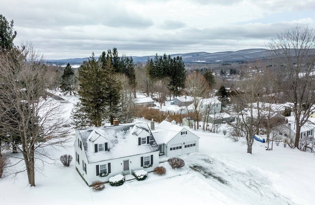 Cozy Cottage in Berkshires: Minutes to Jiminy Peak