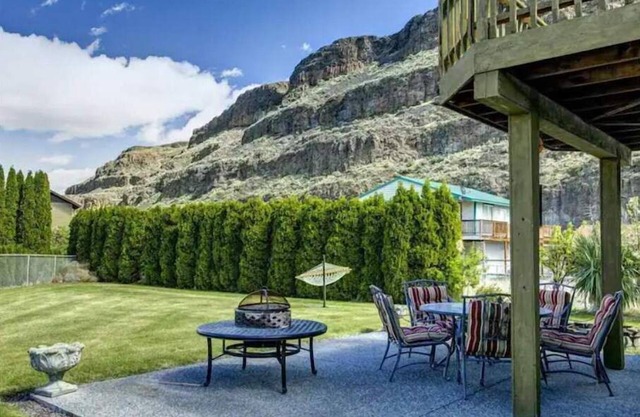 Cozy Cottage in Sunland near Gorge Amphitheatre
