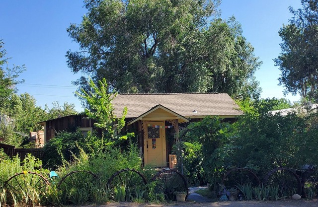 Cozy Cottage in the midst of Hot Springs and Waterfalls
