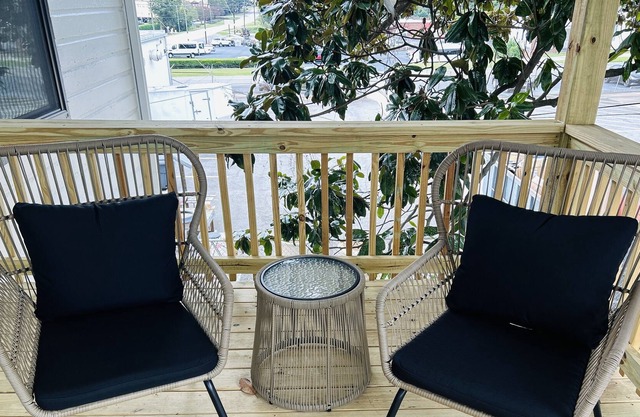 Cozy cottage just steps away from Downtown Milledgeville!!
