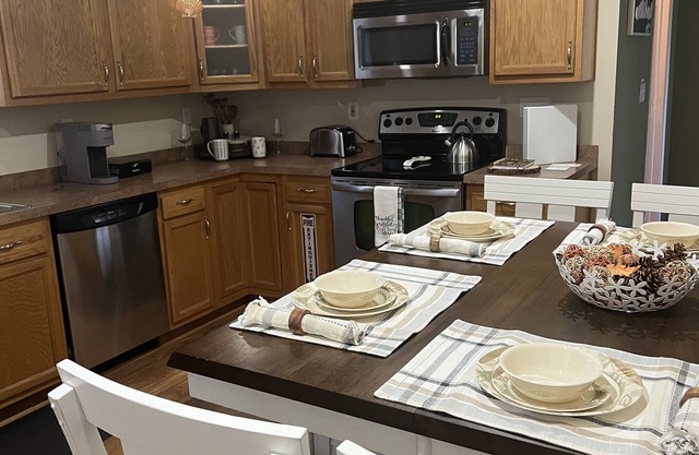 Cozy Cottage minutes away from the ARTPARK, Fishing Pier, Niagara River ,