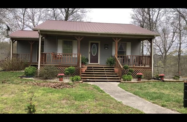 Cozy Cottage near Dale Hollow Lake