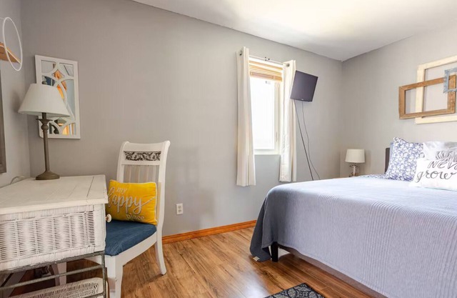 Cozy Cottage near downtown brings Georgetown Lake & Fairmont to your fingertips!