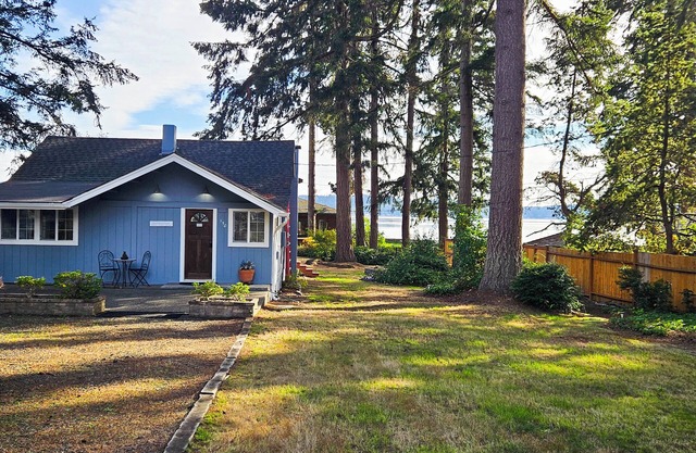 Cozy Cottage of Belfair - Summer Dates Filling Fast