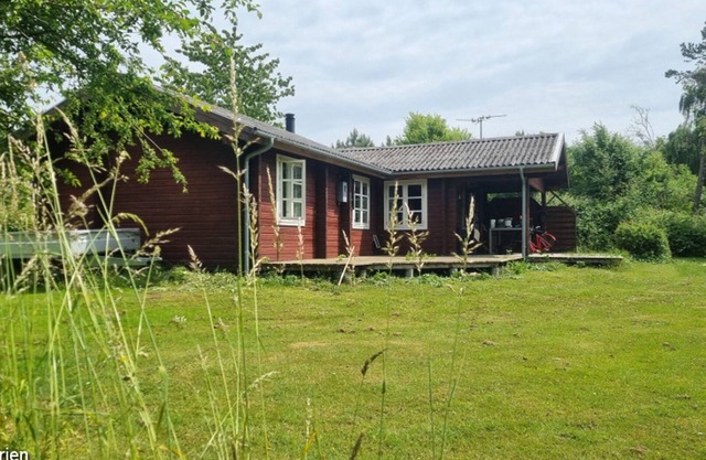 Uriges Ferienhaus auf naturnahmen Grundstück mit WLAN und Ofen