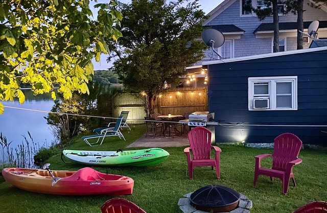 Cozy cottage on Fort Pond Lake.