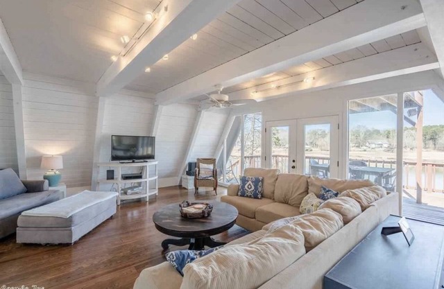 Cozy cottage on Lake Hamilton