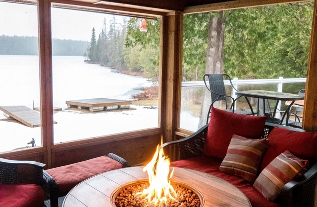 Cozy Cottage on Quiet Lake