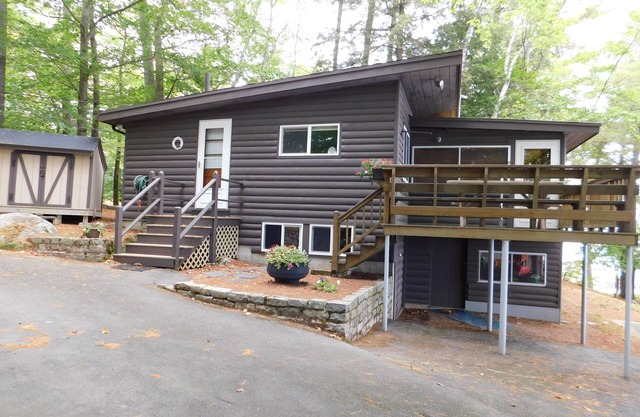 Cozy cottage on Sebago Lake with amazing views and excellent swimming!
